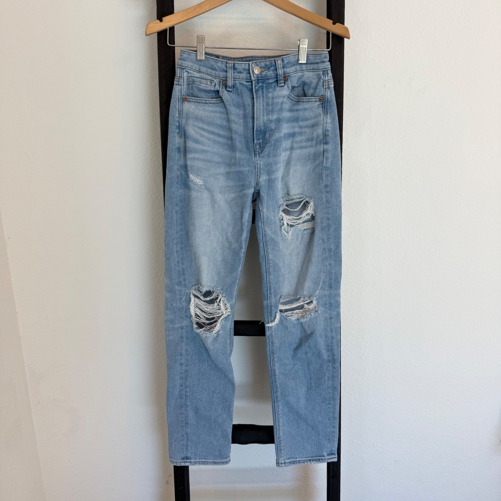 American Eagle Outfitters Women's Light Wash Ripped‎ Straight Leg Jeans